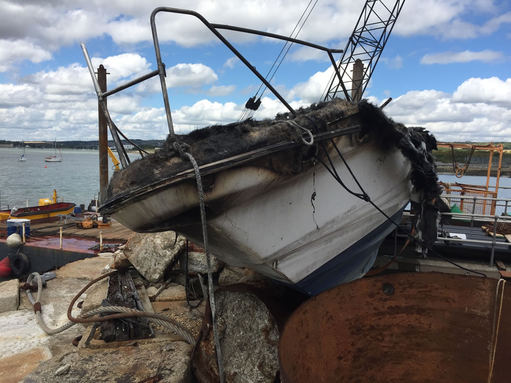 Burnt Out Sunseeker Motorboat from Isle of Wight Scrap a Boat - A Burnt Out Sunseeker Motorboat