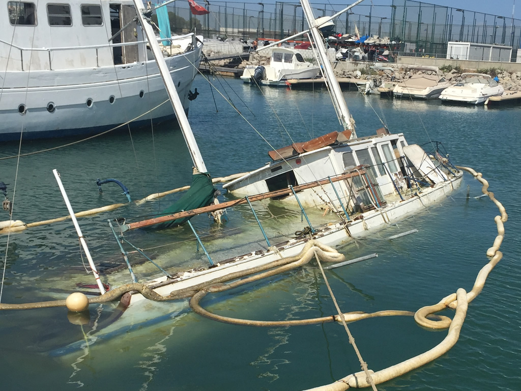 Scrap a Boat – A Sunken Boat Scrap a Boat - A Sunken Boat