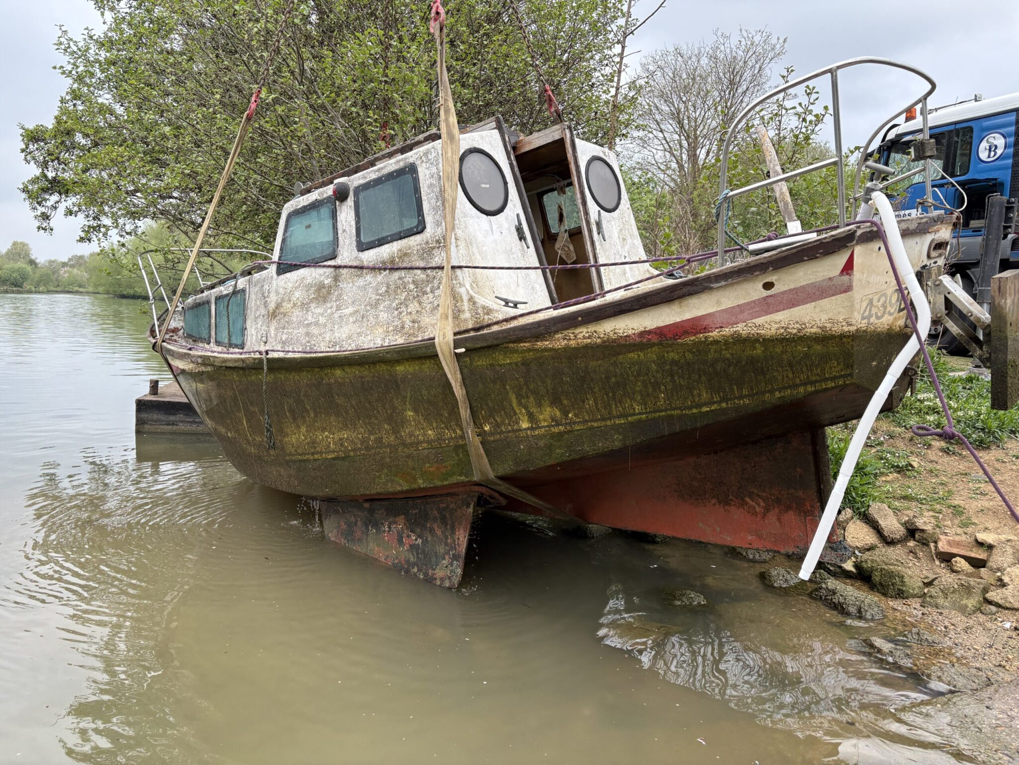 Sunken Boat Salvage and Scrap for Oxford Uni