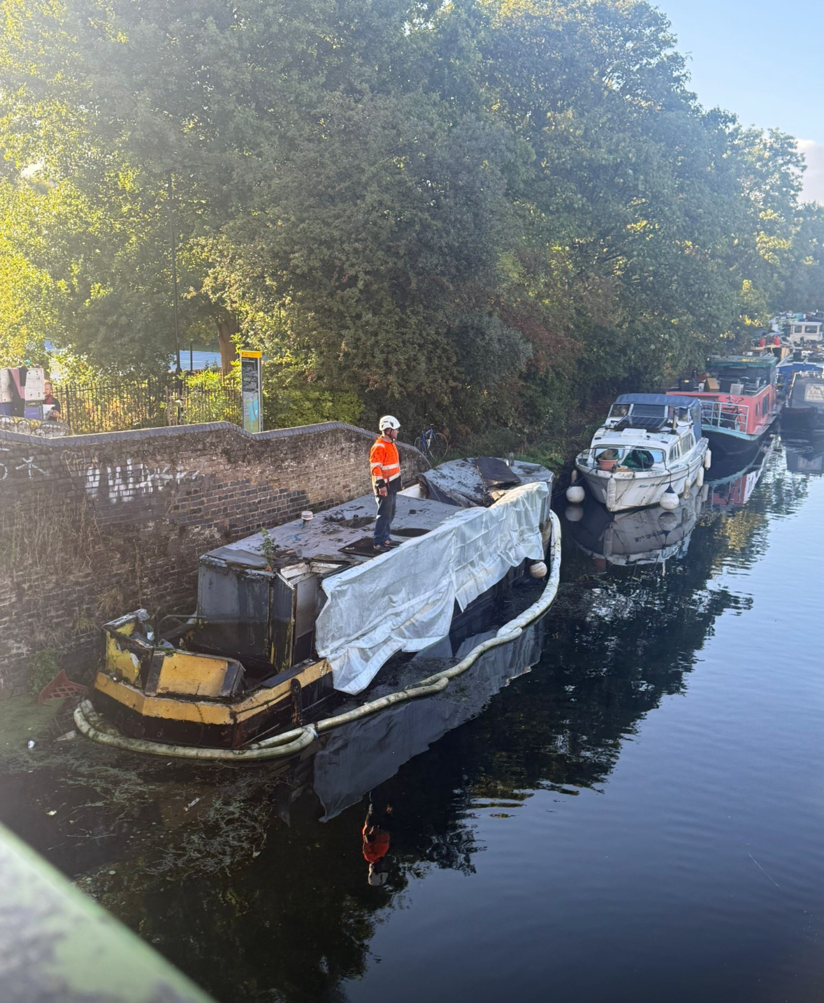 Sunken Narrowboat Refloated and Recovered in London